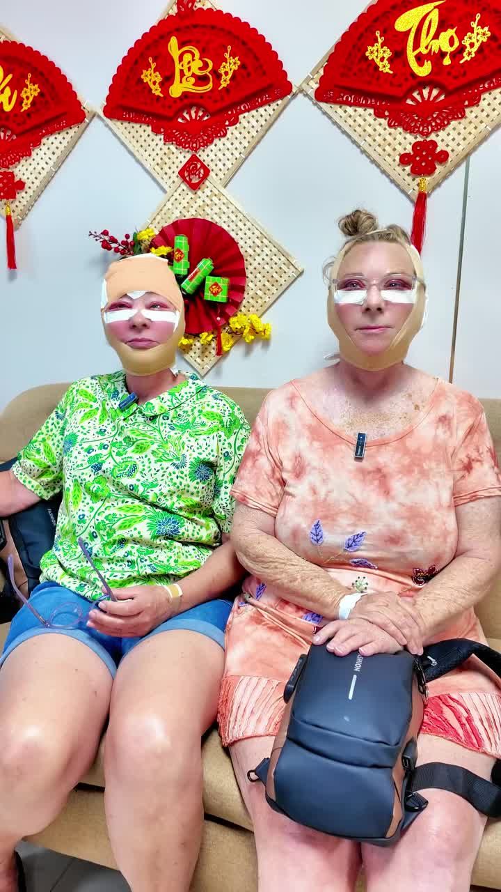 CẶP BẠN THÂN TỪ ÚC RỦ NHAU VỀ VIỆT NAM “LÀM MỚI” NHAN SẮC VỚI PHẪU THUẬT CĂNG DA MẶT TOÀN PHẦN + SMAS NỘI SOI 4K