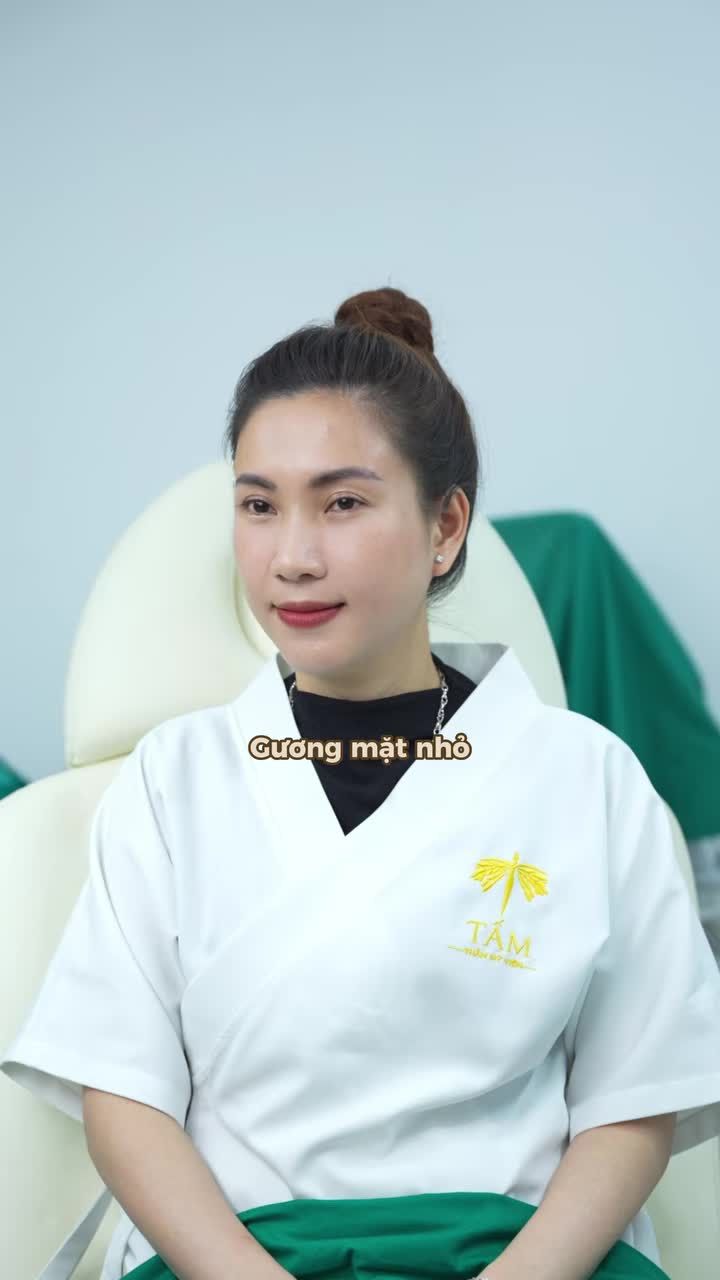 "Làm về chị thấy mặt thon gọn mà vẫn tự nhiên lắm em" Chị Trang vui vẻ chia sẻ với TMV Tấm trong ngày đến tái khám sau khi làm dịch vụ Vline Perfect.