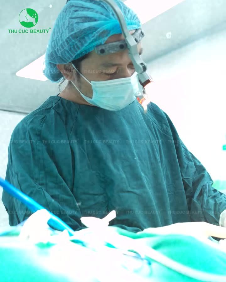 “Hey Siri, tua nhanh đến đoạn mũi đẹp giúp tôi…”