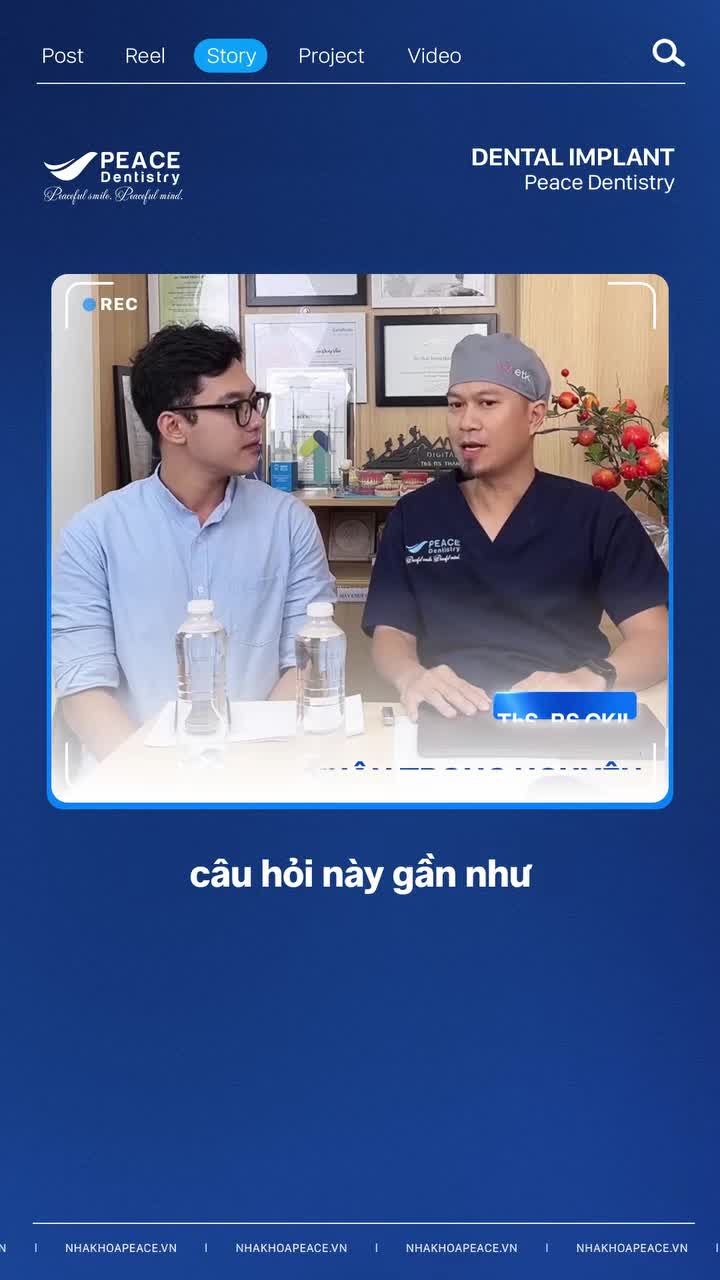 Khách hàng lớn tuổi mất răng, muốn trồng implant nhưng lo ngại phẫu thuật phức tạp và bệnh nền như tiểu đường, cao huyết áp không phù hợp thực hiện điều trị.