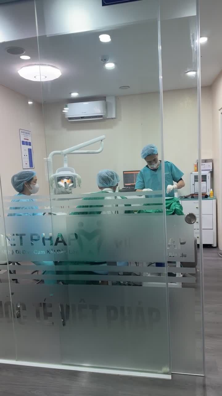 TRỒNG RĂNG IMPLANT KHÔNG ĐAU CHO KHÁCH HÀNG TIỆP KHẮC