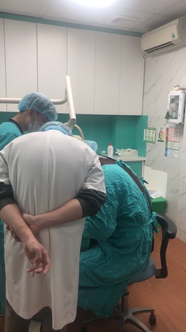 TRỒNG RĂNG IMPLANT CHO KHÁCH HÀNG CẦU RĂNG 20 NĂM