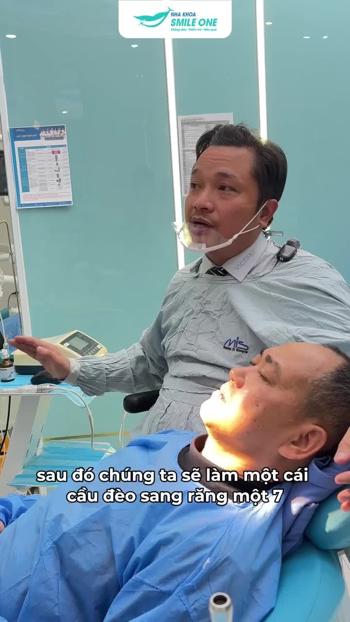 Dù thực hiện cấy cùng lúc 3 trụ Implant, nhưng nhờ quy trình chuẩn Y khoa và sự khéo léo của Bác sĩ Dương, anh Thẩm hoàn toàn thoải mái trong suốt quá trình thực hiện.