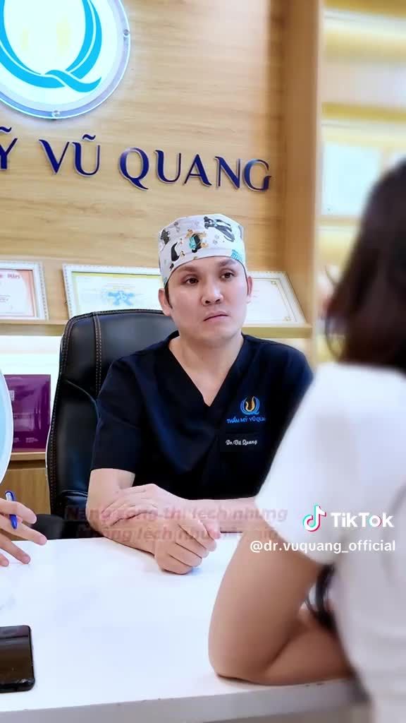 Nâng mũi 60 triệu ở Hà Nội – lệch xong bác sĩ đổ tại... mũi em lệch sẵn?