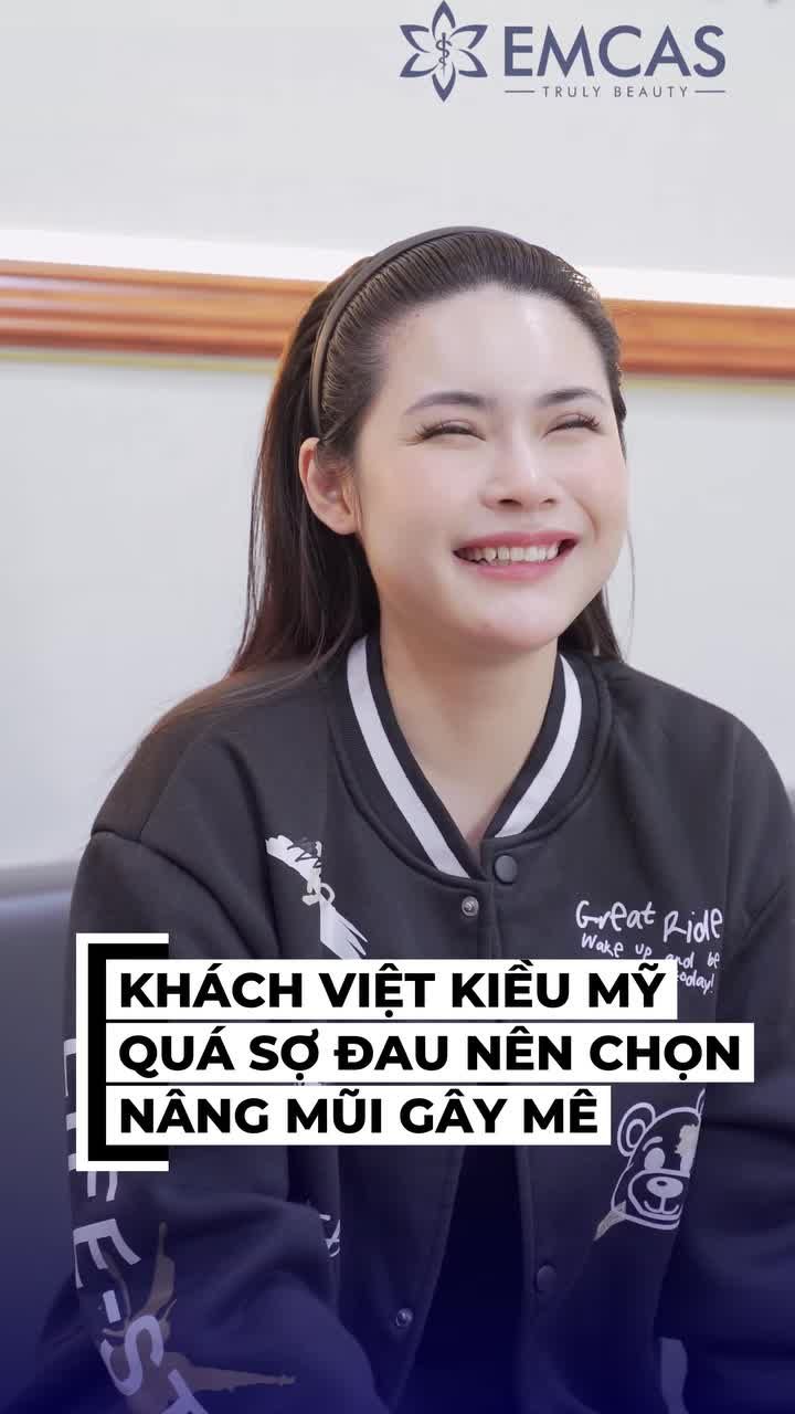 Khách từng nâng mũi bằng chỉ nhưng vì quá đau nên lần trở về Việt Nam này, khách hàng quyết định chọn EMCAS và thực hiện nâng mũi với phương thức gây mê.