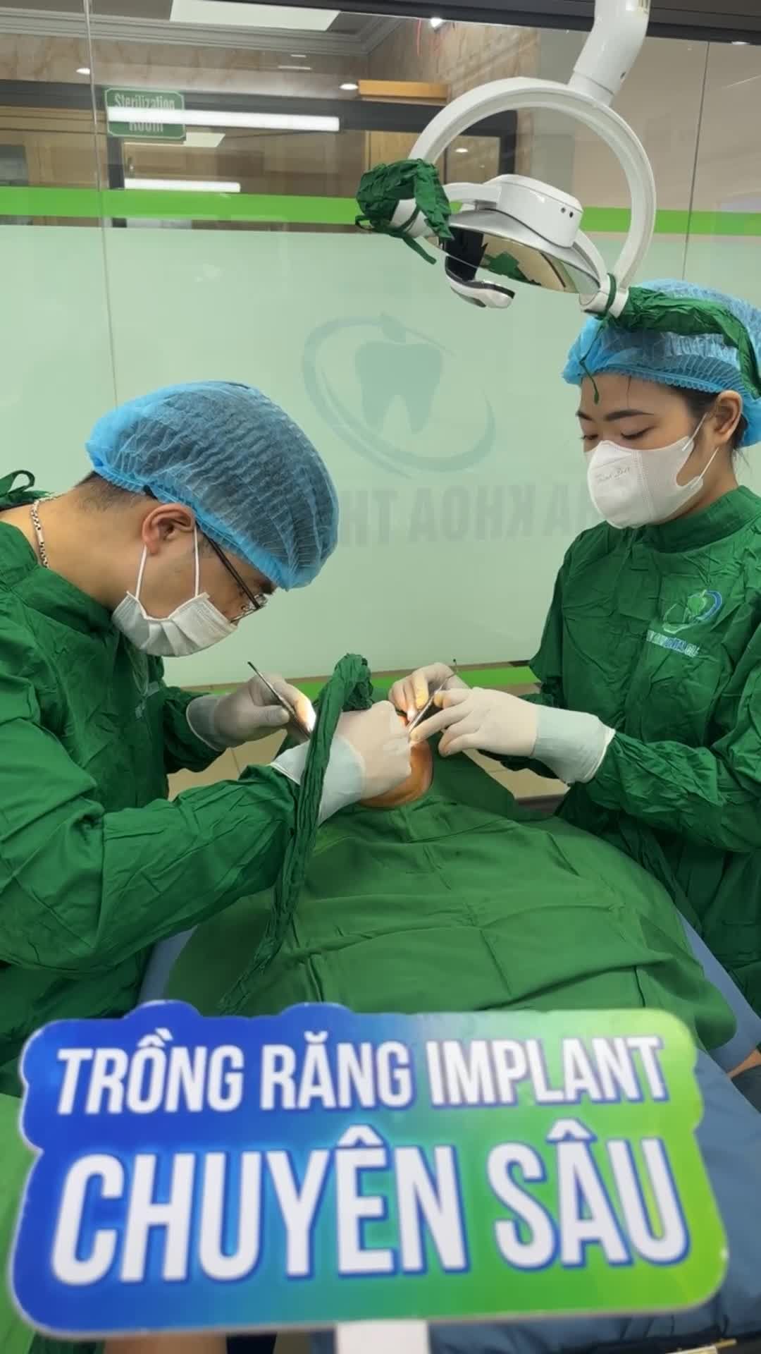 Ca cấy ghép chân răng nhân tạo Implant để khôi phục lại vị trí mất răng 46; 47 cho chú khách hàng.
