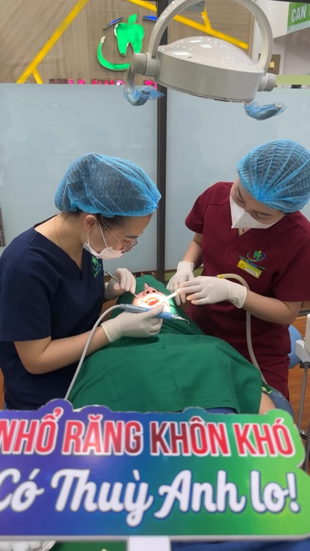 Ca nhổ răng khôn số 18 giắt thức ăn ;28 sâu vỡ lớn gây đau nhức, khó chịu cho khách hàng tại cơ sở Phổ Yên