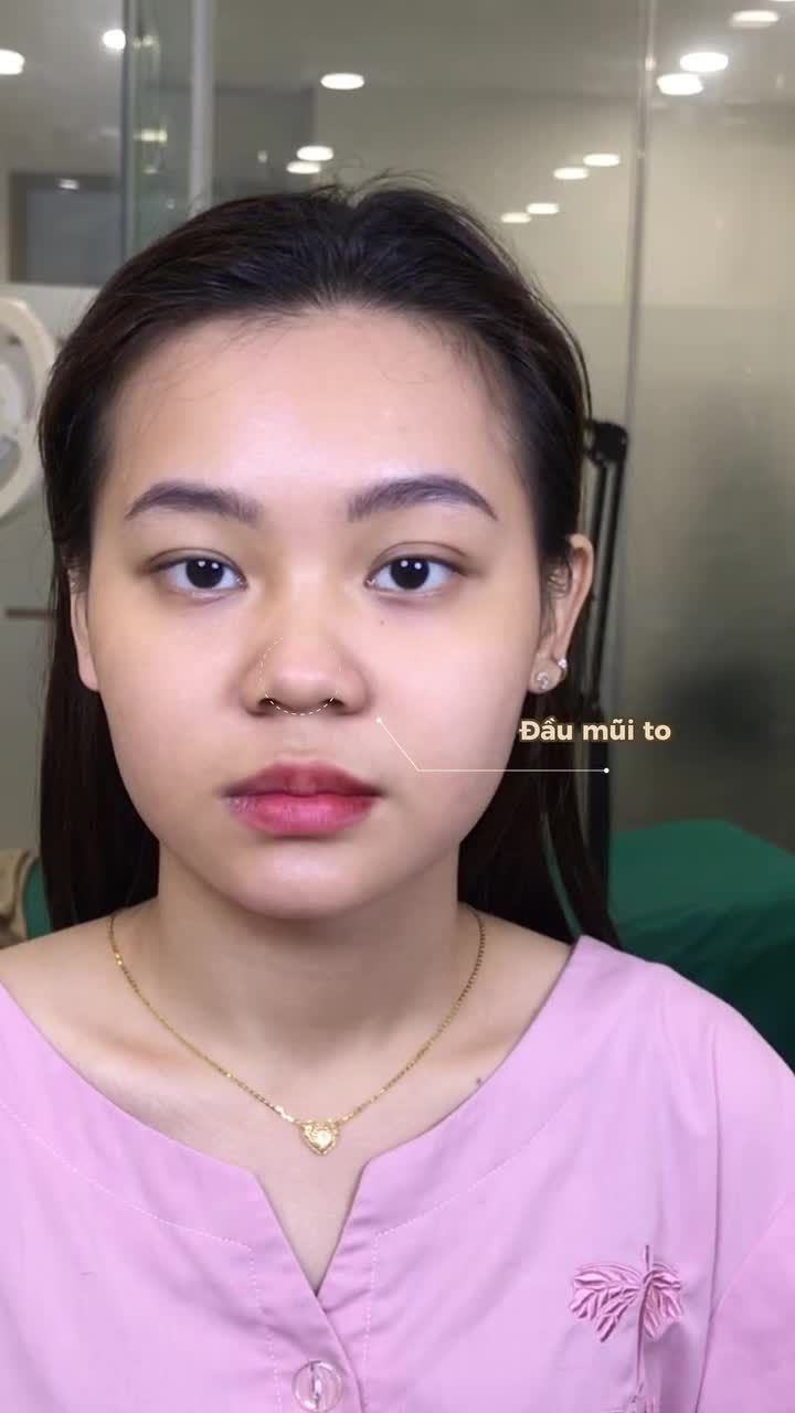 “Mọi người bảo lạ quá. Như thay đầu á chị…”