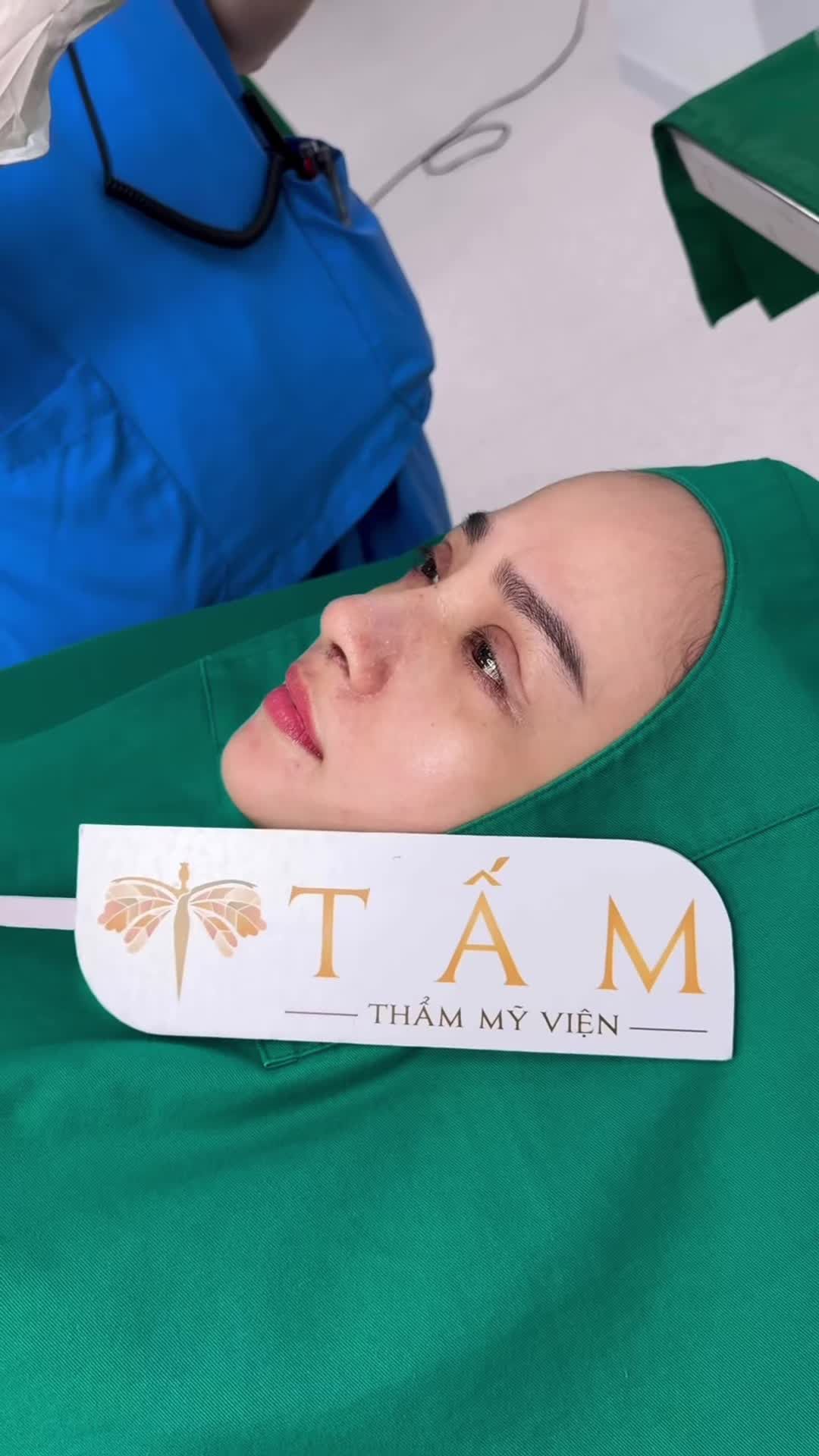 Làm mắt và mũi cùng lúc sẽ như thế nào? Cùng xem hình ảnh trực tiếp sau 10 ngày qua cắt chỉ của khách hàng làm Combo mắt và mũi bên Tấm nhé!