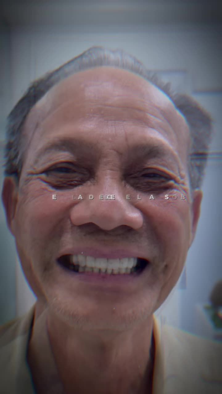 Lần đầu gặp bác đã cười rất là tươi rồi, nhưng lần này gặp lại không chỉ tươi mà còn toả sáng