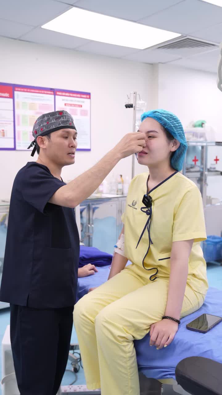 Nâng dáng mũi lấy vía phong thuỷ tài lộc cho bạn gái bán hàng