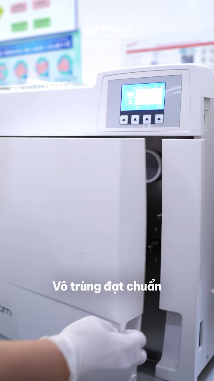 Khách hàng của Peace Dentistry hoàn thành hành trình niềng răng & thành công sở hữu nụ cười mới rạng rỡ.