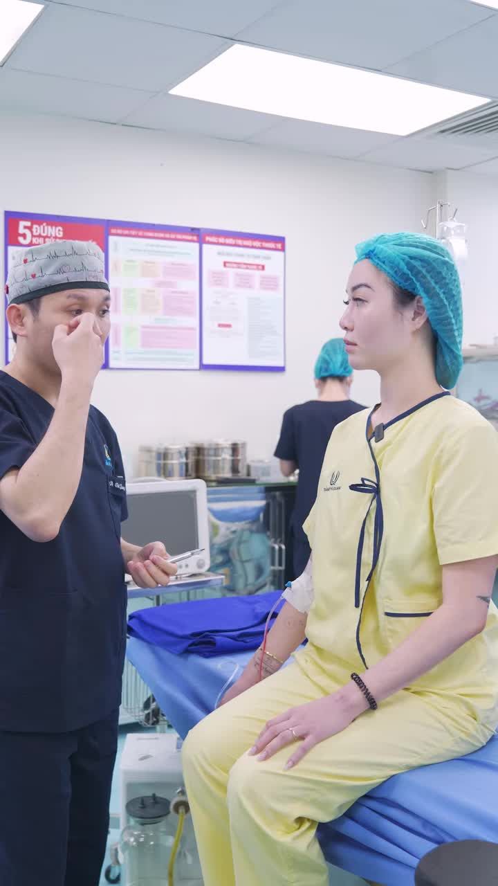 Mũi từng nâng cách đây 10 năm, và vào tay chuyên gia sửa mũi sẽ như thế nào?