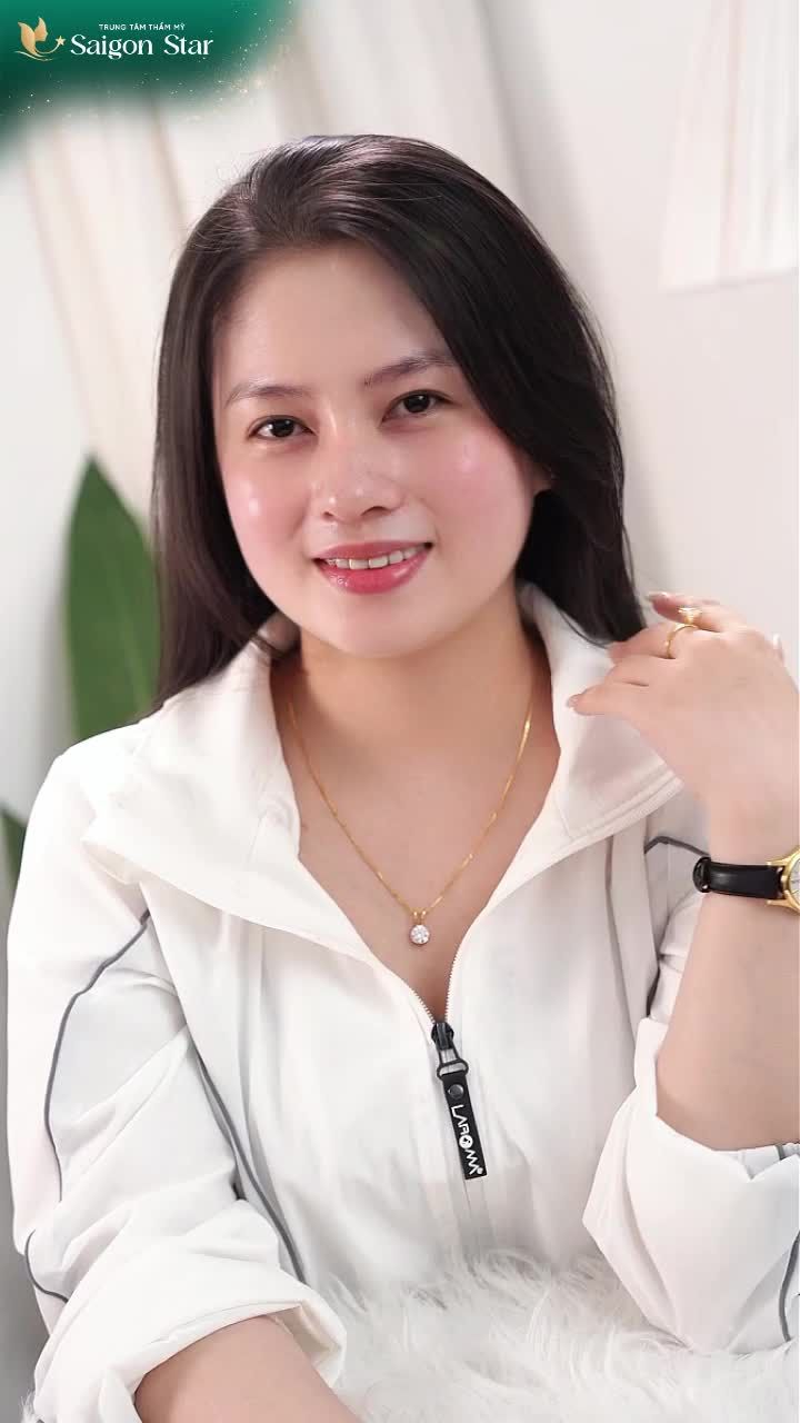 Chị Ngọc Quý rạng rỡ với dáng mũi cấu trúc mà Dr. Hoạt đã thiết kế riêng cho chị.