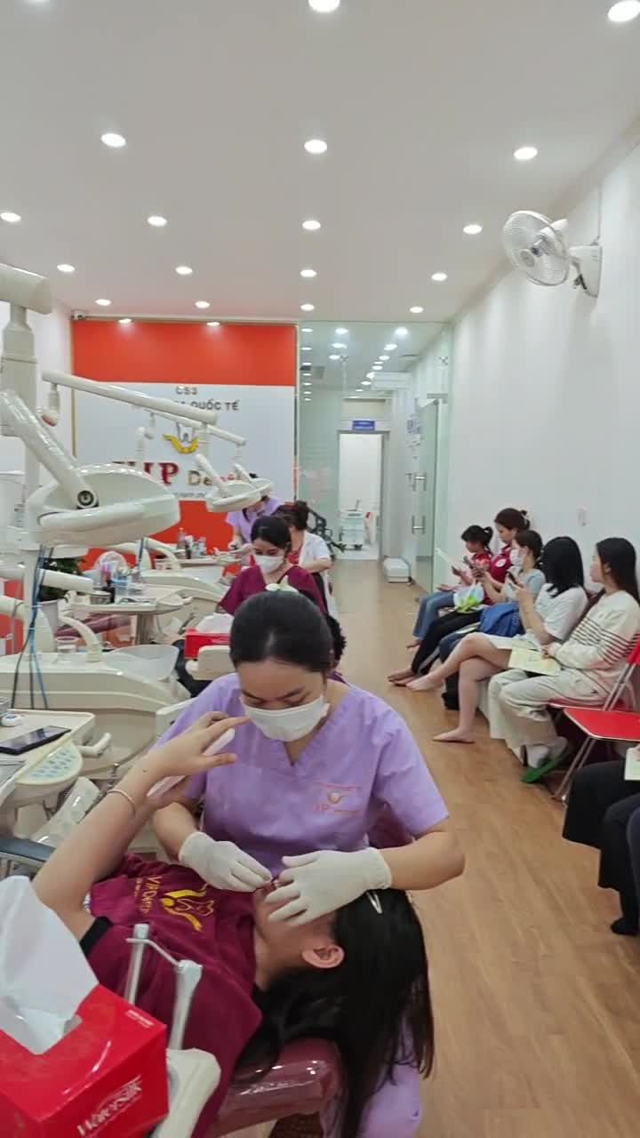 THÁO NIỀNG CHO 2 BẠN GẶP TÌNH TRẠNG RĂNG HÔ CHÌA NẶNG