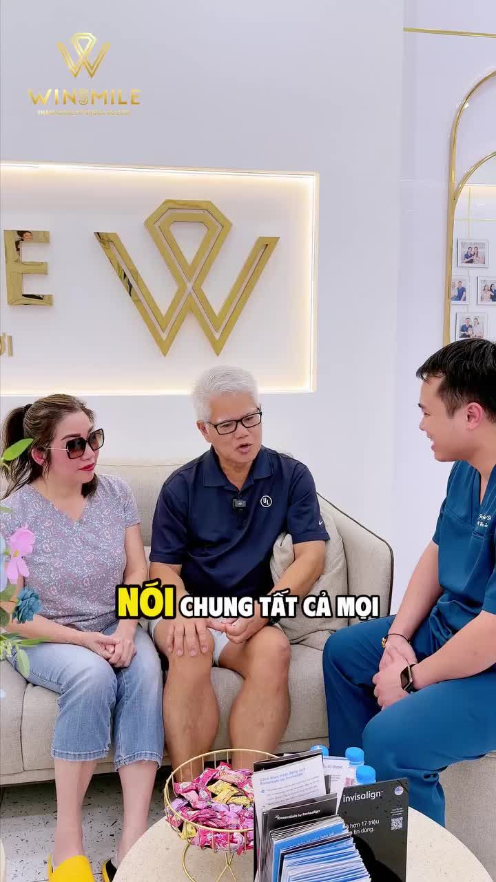 Khi chia sẻ dự định Việt Nam trồng răng implant, cả anh Hùng (Việt kiều Mỹ) và vợ đều tình cờ được hai người bạn cùng giới thiệu về Win Smile điều trị.