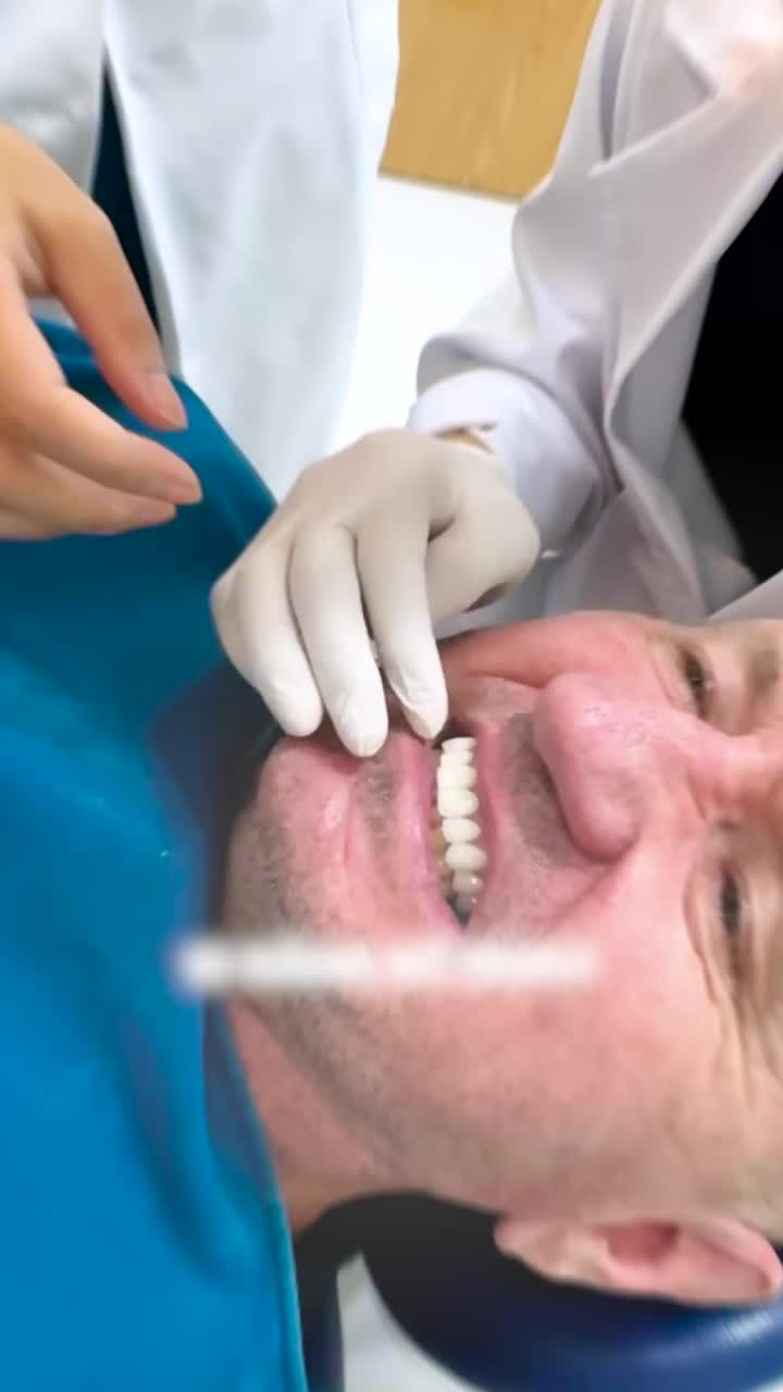 "I Love Paris, Paris is number one" - Đây là lời chia sẻ của KH Dave Edebohls sau khi hoàn thiện 10 răng sứ Emax tại Nha khoa Paris