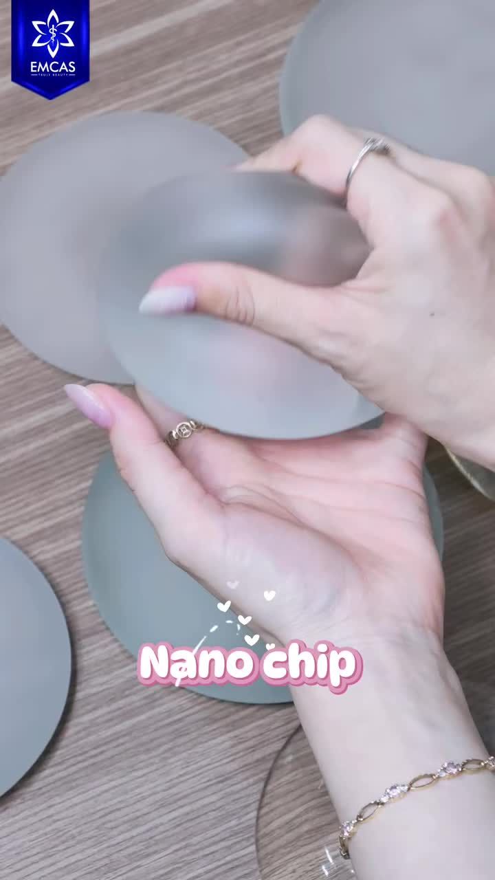 Cho 100 triệu lộn xộn túi ngực