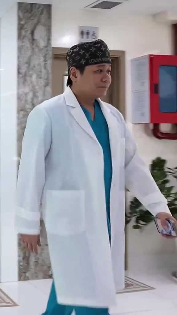 Căng da mặt cho 2 chị em Việt Kiều!