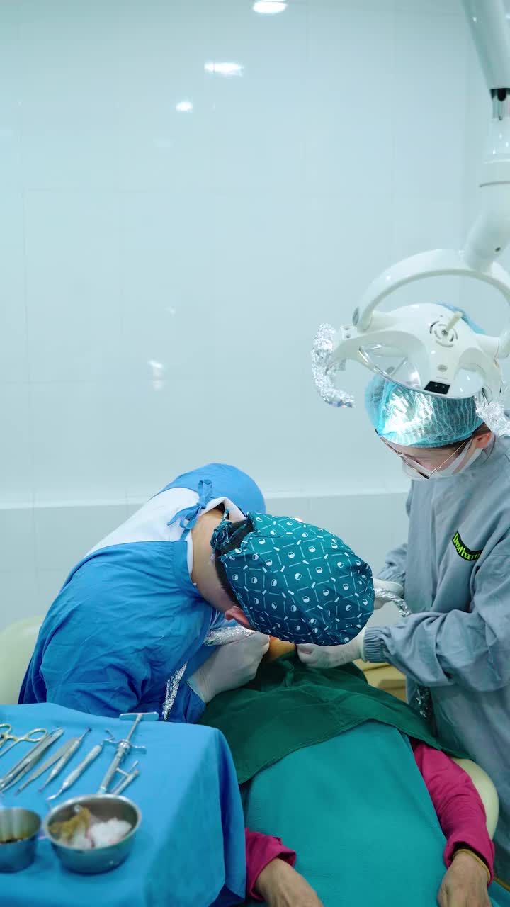 CẤY GHÉP IMPLANT CHO CÔ ĐẶNG THỊ BÌNH