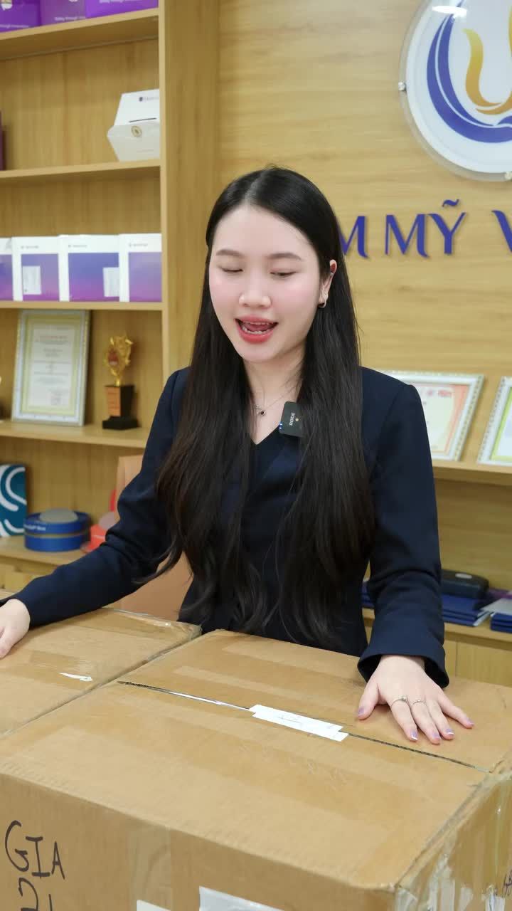 Unbox 100 chiếc áo định hình V1 Marena vừa được cập bến tại TMVQ cùng Châu nha