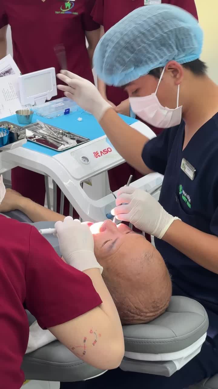 ỨNG DỤNG FACEBOW TRONG PHỤC HÌNH IMPLANT VÀ RĂNG SỨ