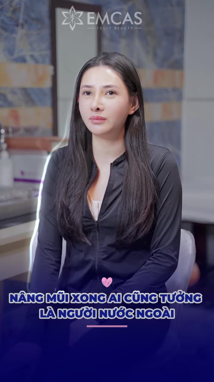 Sau 7 năm filler bị tràn lệch sang hai bên, khách quyết định bóc tách và nâng mũi tái cấu trúc để tái tạo dáng mũi tự nhiên, cân đối hơn với gương mặt.