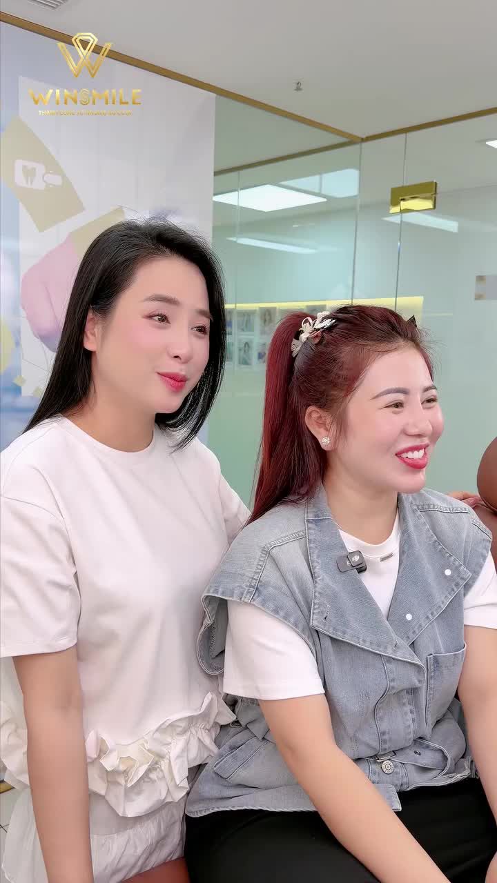 "Em muốn đẹp hơn, tươi hơn" là lời chia sẻ của Linh khi đến gặp chuyên gia thiết kế nụ cười Bùi Bích Uyên.