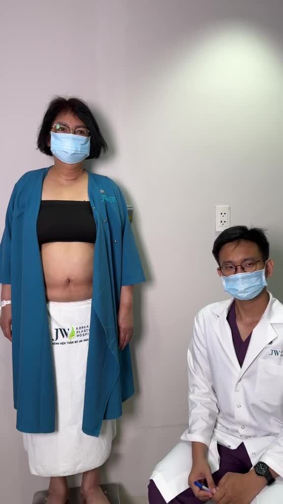 Bác sĩ JW đo vẽ trước HÚT MỠ SIẾT EO cho quý bà U70 kết hợp J PLASMA điêu khắc vóc dáng thon gọn