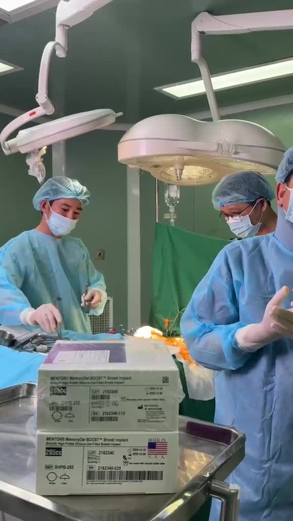 ĐỪNG BỎ LỠ: Bác sĩ Tú Dung nâng vòng 1 TÚI MENTOR BOOST siêu xịn ĐỘ BODY BỐC LỬA cho Mẹ bỉm U50