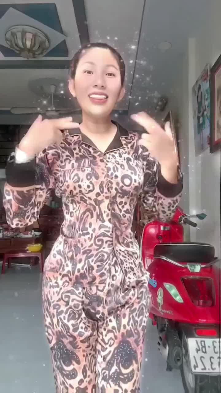 Chị em hay hỏi sau hút mỡ bao lâu thì sinh hoạt lại được? Khách em 7 ngày đã nhảy tóp tóp rồi đó