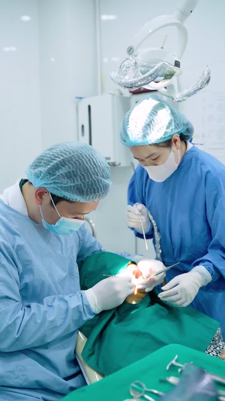 Nha khoa Gia Đình liên tục cập nhật những video khách hàng thực hiện cấy ghép Implant tại phòng khám