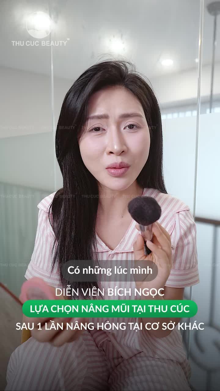 Từng không dám nhìn thẳng vào ống kính sau lần sửa mũi hỏng