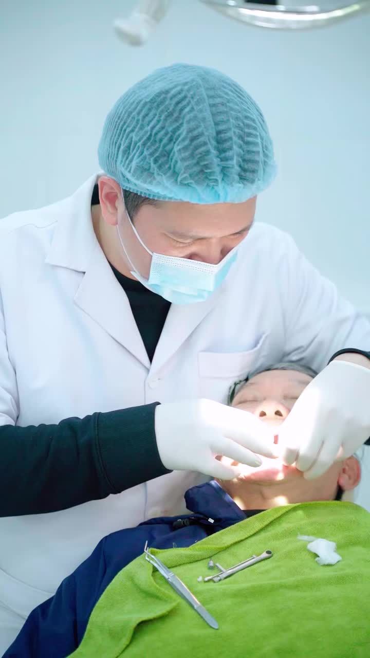 Trồng răng Implant luôn là phương pháp hoàn hảo cho các trường hợp mất răng, bởi vậy mà có rất nhiều cô chú, anh chị bị mất 1 răng, mất nhiều răng hay mất răng toàn hàm lựa chọn khi đến với Nha khoa Gia Đình.