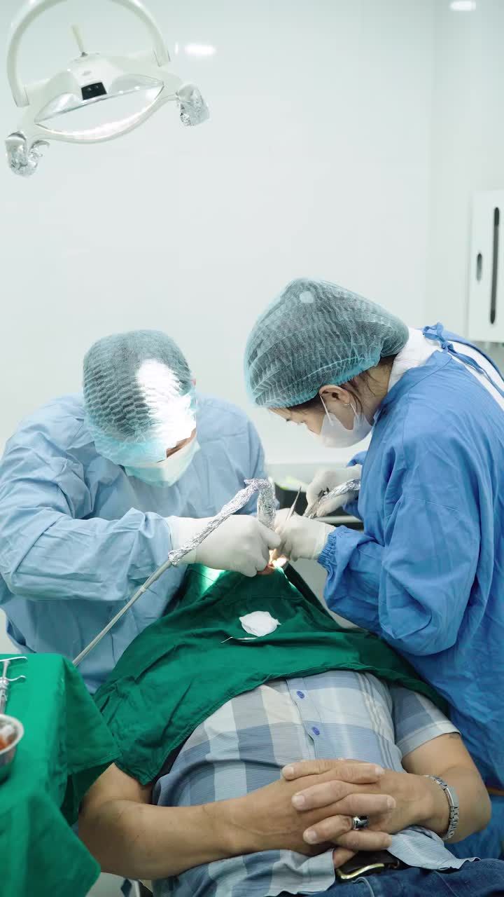 Cấy ghép Implant toàn hàm All On 6 là giải pháp hiện đại giúp phục hồi chức năng ăn nhai và thẩm mỹ tối ưu cho những khách hàng mất răng lâu năm.