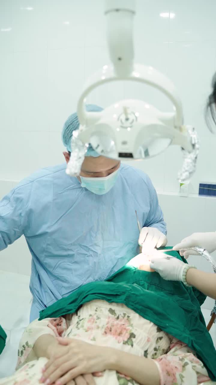 Mời Quý cô chú, anh chị cùng theo dõi video để hiểu rõ hơn về quá trình bác sĩ thực hiện cấy ghép Implant nhé!