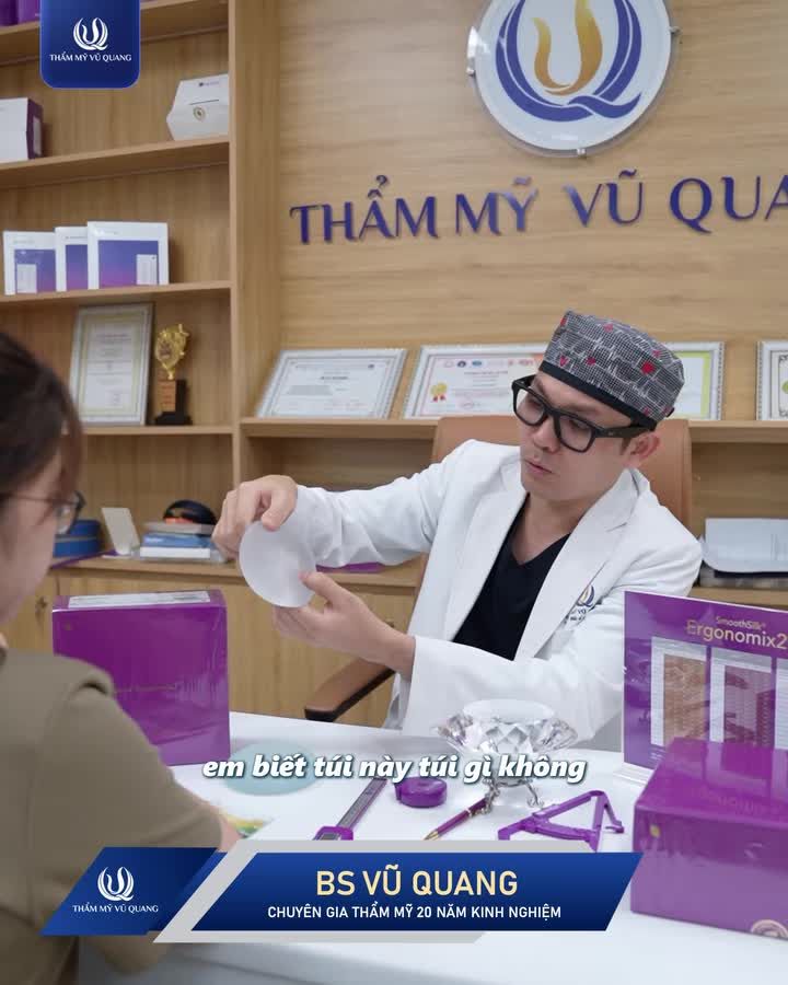 Cùng lắng nghe những chia sẻ tâm huyết và góc nhìn chuyên môn từ Bác sĩ Vũ Quang để tìm ra bí quyết sở hữu khuôn ngực mềm mại, chuẩn tỷ lệ vàng nhé!