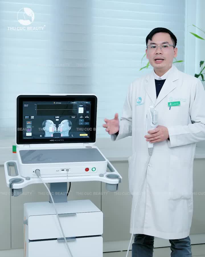 Môi trường máy lạnh là tác nhân hàng đầu khiến da mất nước, dẫn đến tình trạng da khô sạm, lỗ chân lông to và làm tổng thể gương mặt trông mệt mỏi.