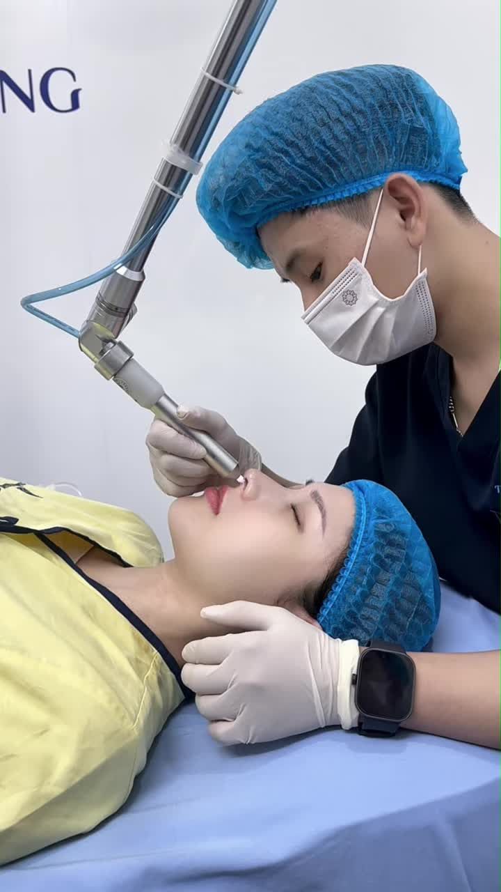 Trải nghiệm CN plasma ngay sau nâng mũi cho khách hàng