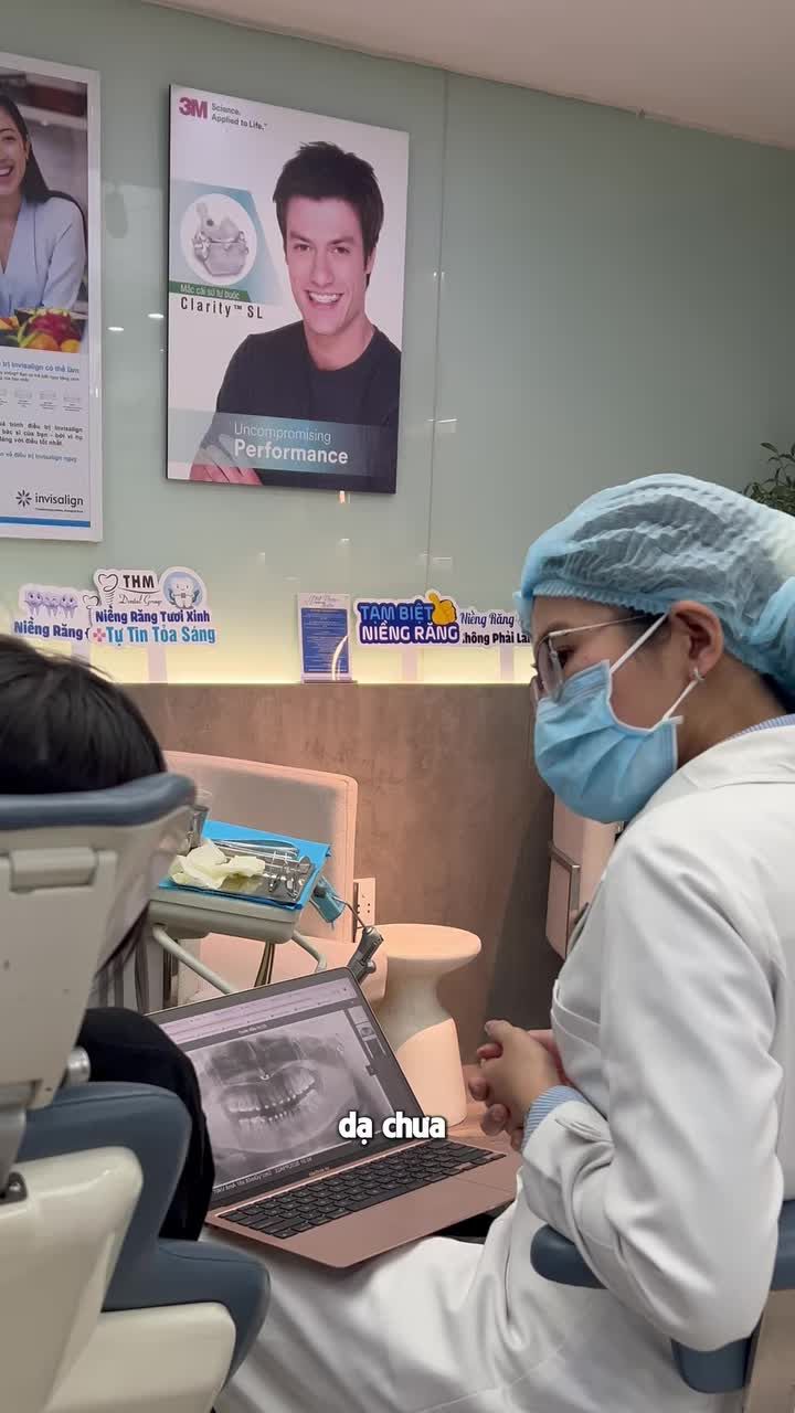 Bạn khách này đã bắt đầu chỉnh nha tại một nha khoa khác. Nhưng vì lý do cá nhân, bạn buộc phải tháo niềng khi quá trình vẫn chưa hoàn tất.