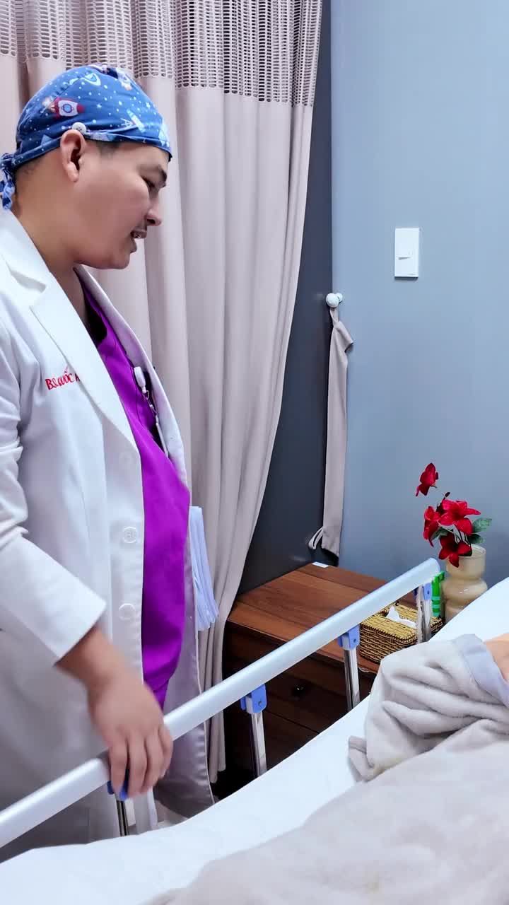 BÁC SĨ THĂM KHÁM HẬU PHẪU: KẾT QUẢ CĂNG DA BỤNG VÀ HÚT MỠ "SIÊU PHẲNG" SAU 1 NGÀY!