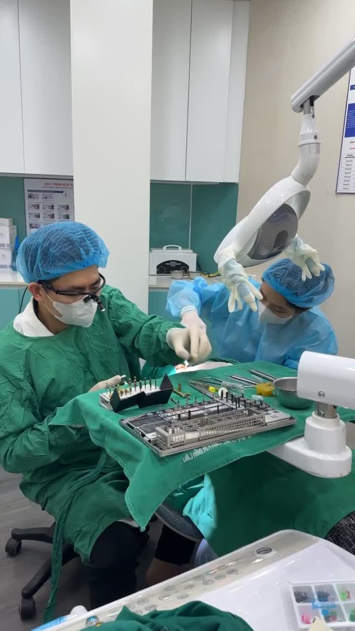 CA TRỒNG RĂNG IMPLANT CHO KHÁCH HÀNG 55 TUỔI