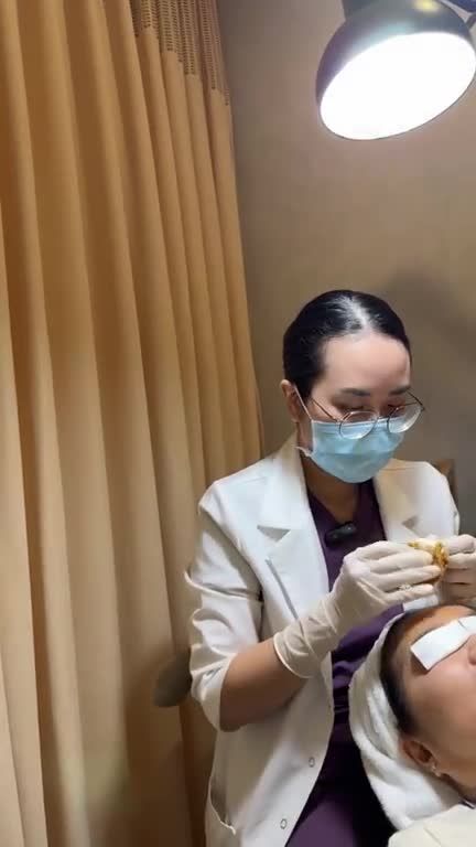 CHOÁNG: Chị đẹp U50 Sài Thành sở hữu làn da SẠCH NÁM - TÀN NHANG rõ rệt chỉ sau 1 buổi điều trị tại JW!