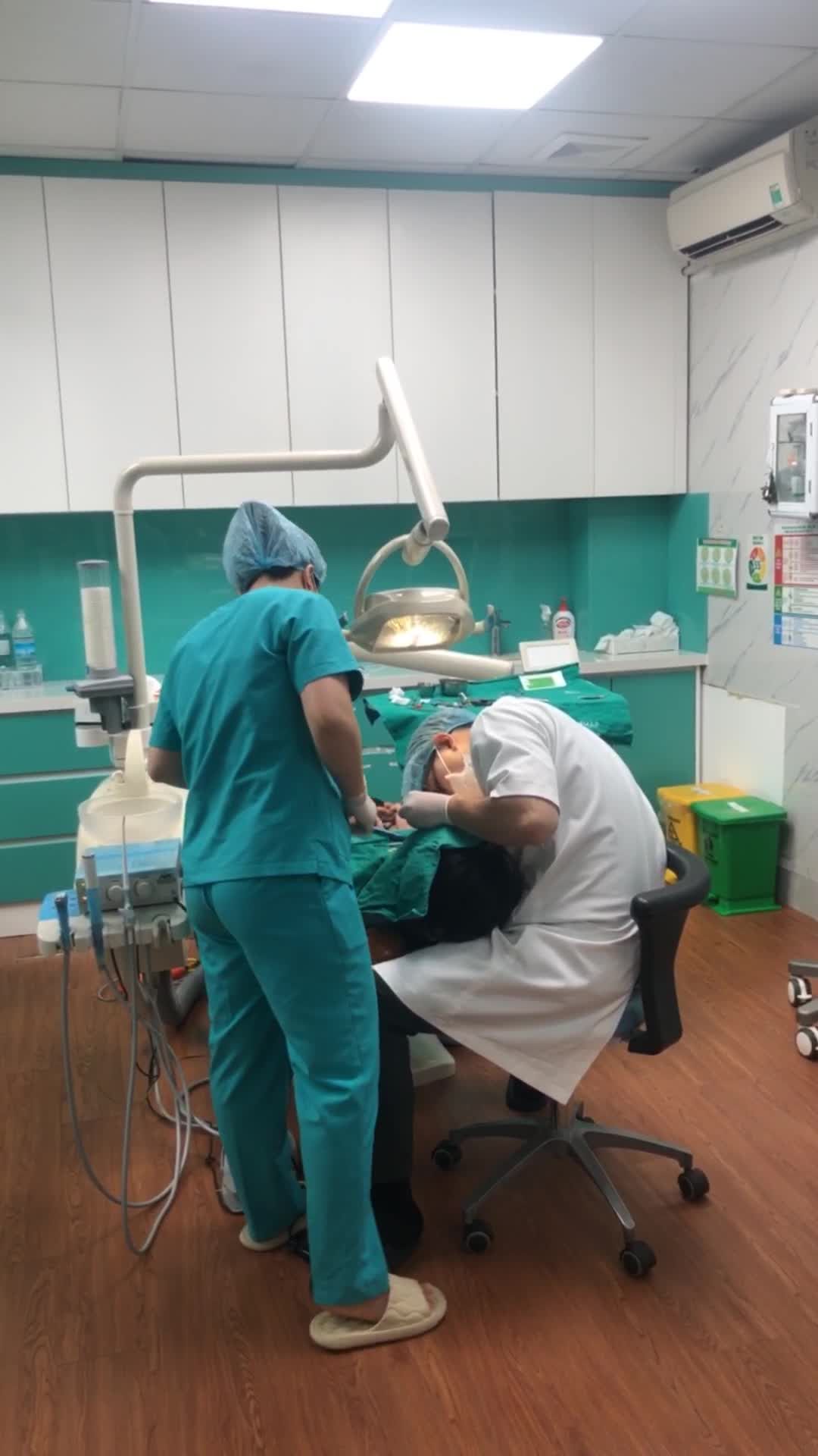 Ca nhổ răng 8 tại nha khoa quốc tế Việt Pháp - 69 Trần Đăng Ninh