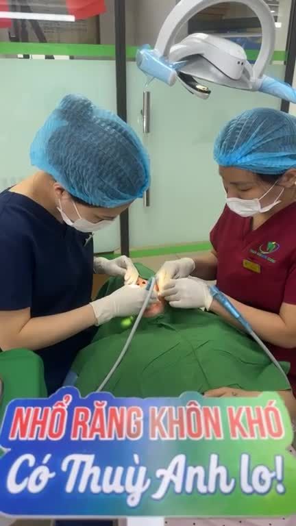 Ca nhổ răng khôn số 48 mọc kẹt, lợi trùm gây đau nhức cho khách hàng.