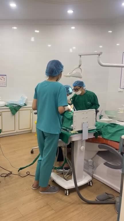 CẤY 2 TRỤ IMPLANT CHO KHÁCH HÀNG ĐANG CHỈNH NHA