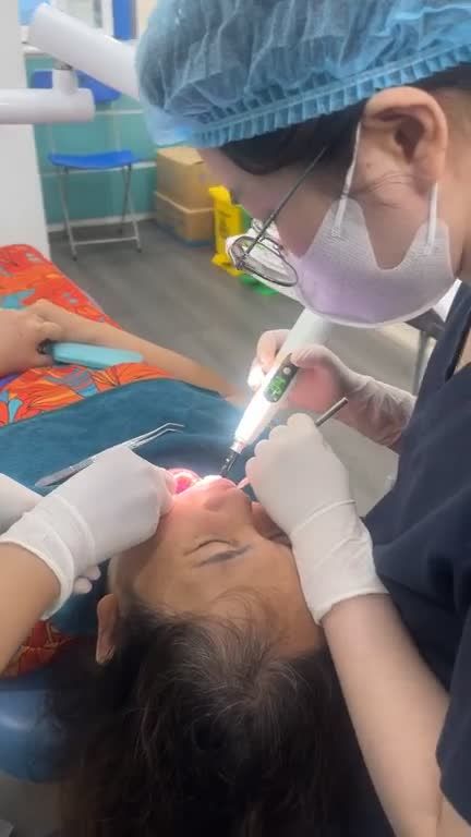 KH Việt Kiều cắm Implant sau 5 năm tái khám răng ổn và hôm nay quay lại để bọc răng sứ