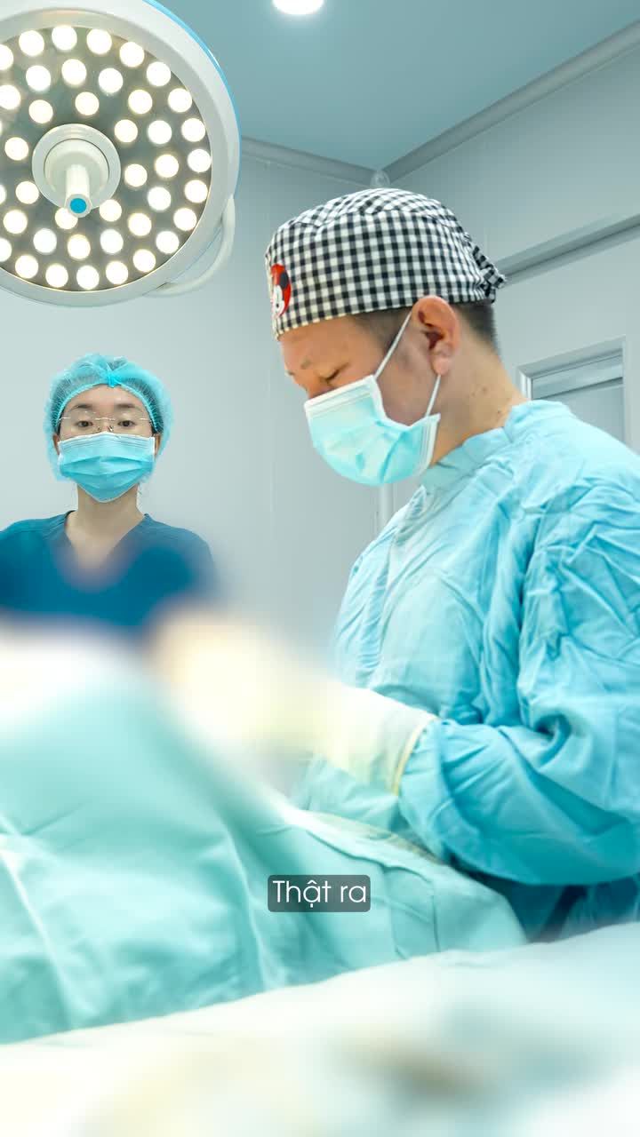 Có những người nâng mũi xong, nhìn rất nổi bật.