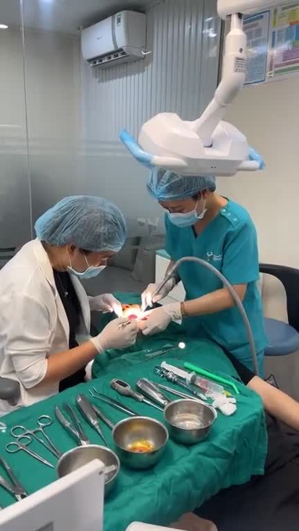 CA NHỔ RĂNG “SIÊU KHÓ” ĐƯỢC BÁC SĨ NHỔ THẦN TỐC