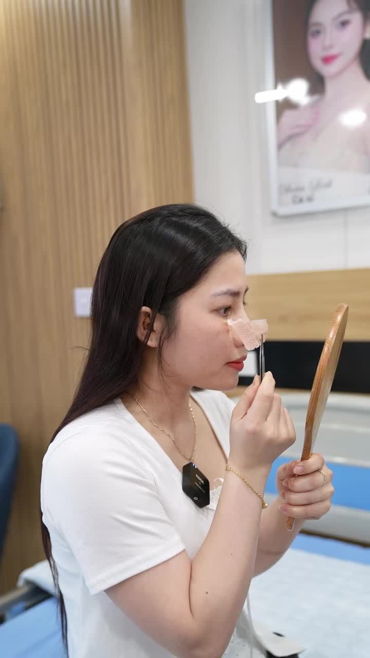Nâng mũi có đau như lời đồn? Các bác vào xem live kiểm chứng giúp em cùng vị KH nâng mũi 5 ngày tuổi nhé ạ